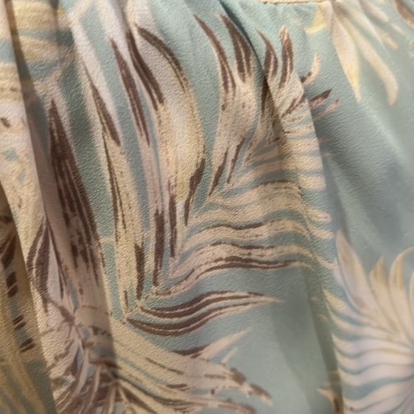 Beach dress with sea foam color. Cream and brown leaves. Size L. Smoke free home - Picture 7 of 7